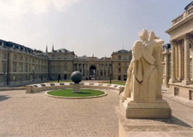 palais bourbon courtyard in paris